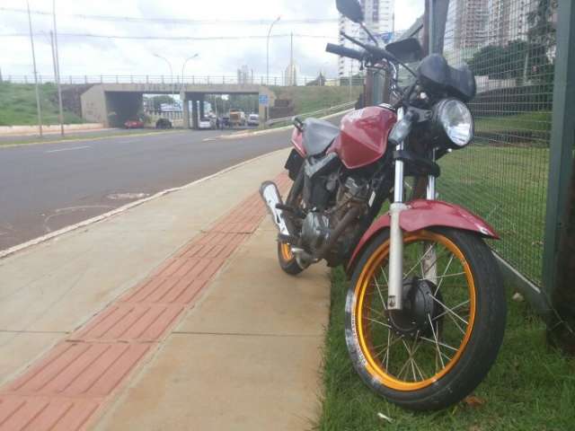 Universit&aacute;rio sofre fratura na perna ao ser atropelado por motociclista