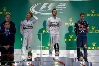 Rosberg, Hamilton e Vettel estavam apreensivos durante cerimônia do pódio. (Foto: Getty Images)
