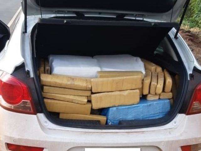 Quase uma tonelada de maconha &eacute; apreendida pela PRF na BR-163