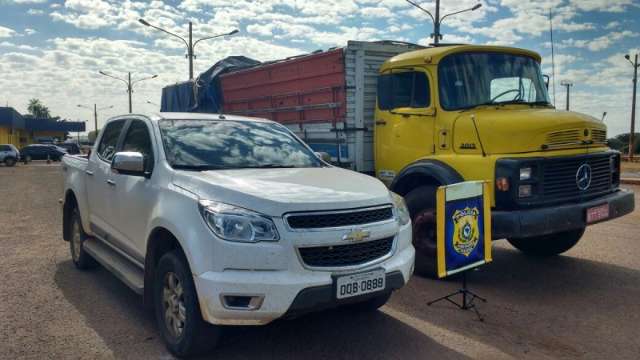 PRF aprende contrabando de pneus avaliado em meio milh&atilde;o de reais