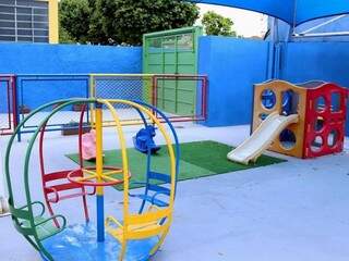 A área externa é muito bem planejada e montada para segurança das crianças. (Foto: Divulgação)