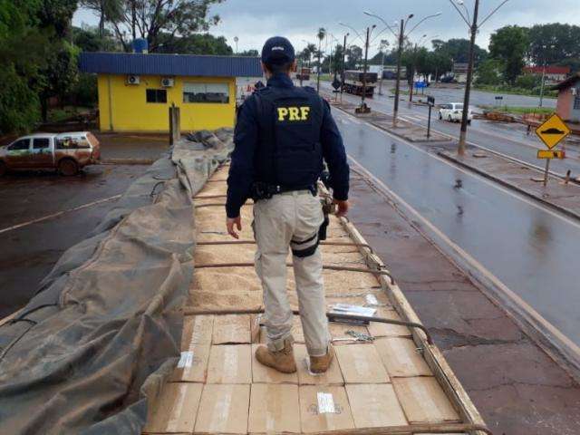 Carreta com 250 mil ma&ccedil;os de cigarros que iria para GO &eacute; apreendida na BR-163