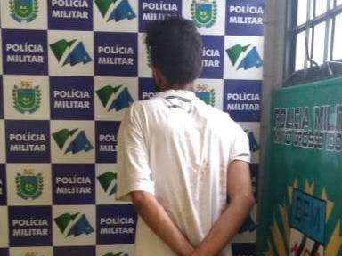 Comerciante tenta impedir assalto, acaba esfaqueado e ladr&atilde;o &eacute; preso