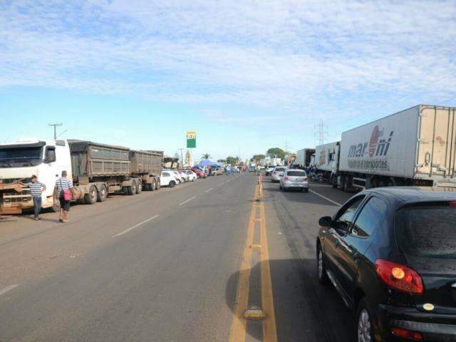 Com paralisa&ccedil;&atilde;o nas rodovias, farm&aacute;cias correm risco de ficar sem produtos 