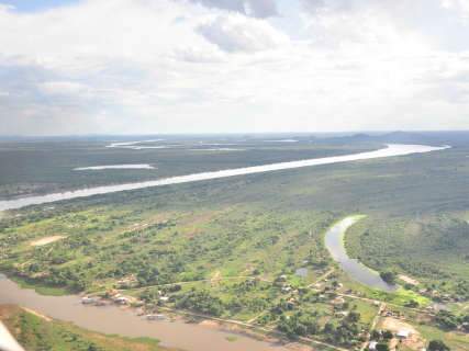 Do alto, rio Paraguai e Pantanal esbanjam beleza e encantam os tripulantes