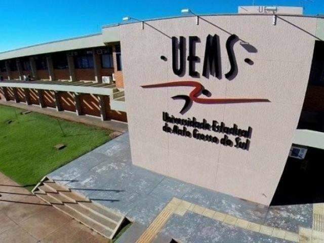 Universidade abre processo seletivo para professor tempor&aacute;rio em 3 cidades