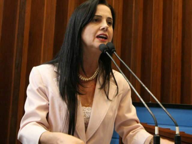  Mara Caseiro lamenta mortes de irm&atilde;os e alerta para preconceito sobre ado&ccedil;&atilde;o 