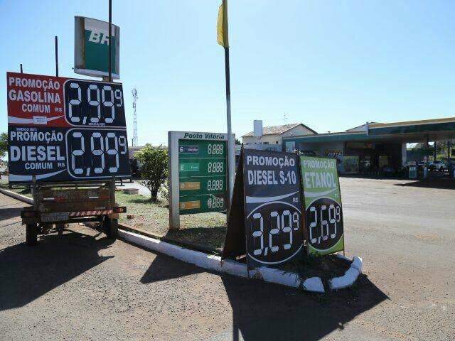 Concorr&ecirc;ncia derruba pre&ccedil;o e gasolina &eacute; vendida por R$ 2,99