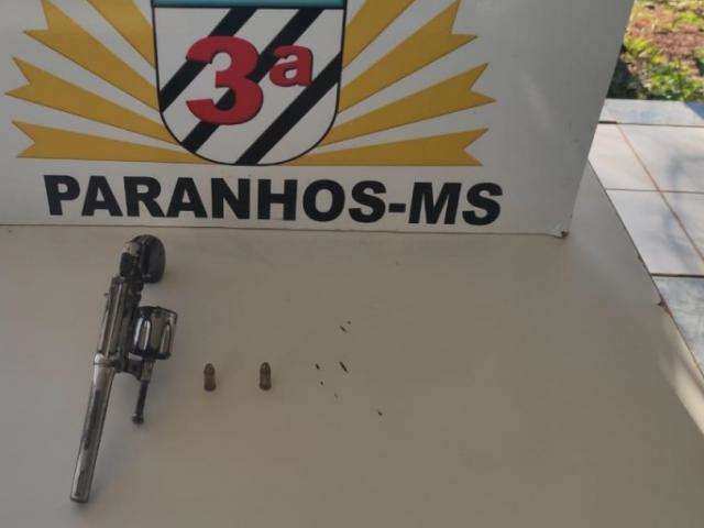 Para &ldquo;acertar contas&rdquo; com desafeto, adolescente leva arma para a escola