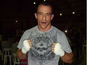Douradense vence confronto de MMA no interior do Paran&aacute;