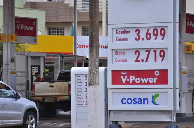 Postos do interior cobram at&eacute; R$ 3,66 e gasolina fica entre mais caras do pa&iacute;s