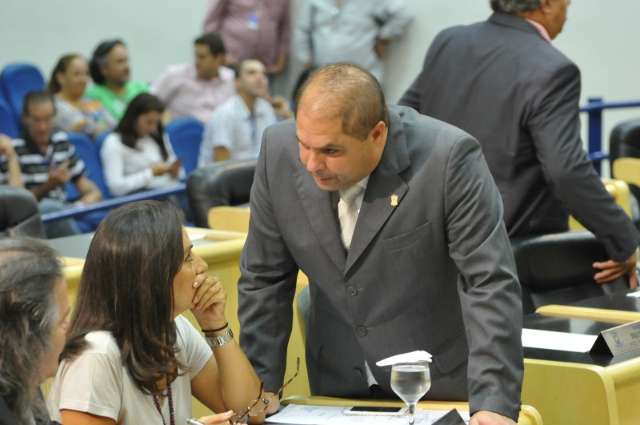 PMDB estuda se afastar, mas continua l&iacute;der de Olarte na C&acirc;mara