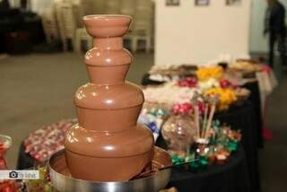 Torre de chocolate na mesa do Chococulto. (Foto: Eder Andrade)