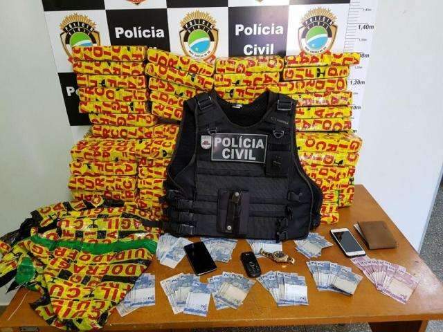 Pol&iacute;cia intercepta carregamento de maconha e prende traficante