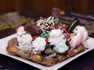 Bubble waffe batizado de &quot;Magrelo Waffle&quot; é lotado de guloseimas. (Foto: Kísie Ainoã)
