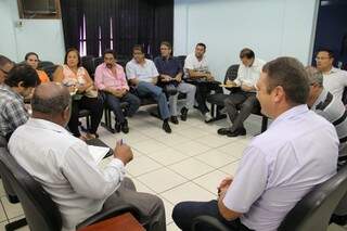 Sindicatos se reuniram para discutir pauta de encontro com governador (Foto: Marcos Ermínio)