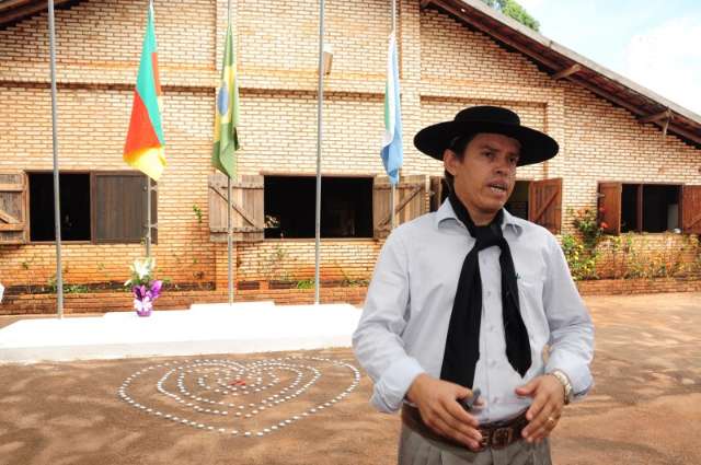 Com velas e ora&ccedil;&otilde;es, CTG  homenageia v&iacute;timas de trag&eacute;dia