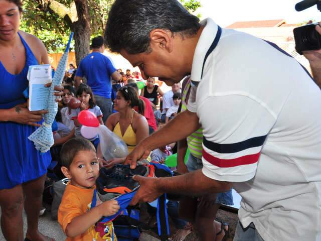  Materiais entregues pela Prefeitura orientam alunos sobre a dengue
