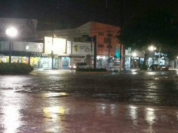 Chuva atinge 100 mil&iacute;metros em um dia e fica pr&oacute;xima de marca de janeiro