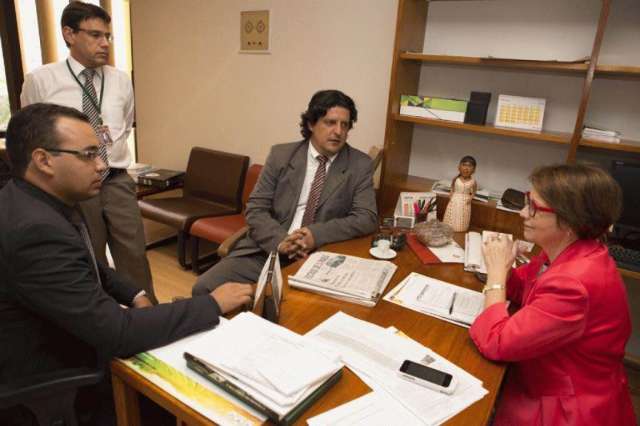 Prefeito e vereador percorrem gabinetes em Bras&iacute;lia em busca de recursos