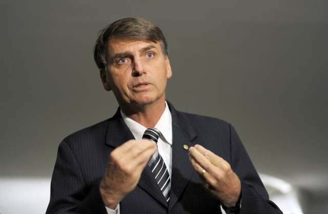 Bolsonaro agradece fala de apoio de cantor em MS e ataca o Judici&aacute;rio