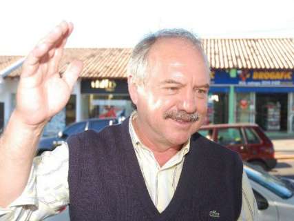 Ex-prefeito teve bloqueio card&iacute;aco e far&aacute; cateterismo provis&oacute;rio
