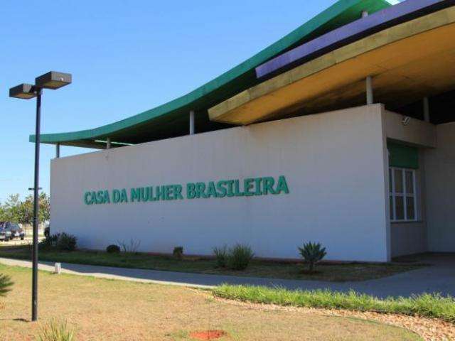 Mulher &eacute; estuprada por invasor e vai nua &agrave; delegacia pedir socorro 