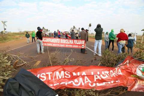 Dez grupos do movimento sem terra se unem em bloqueio de rodovias