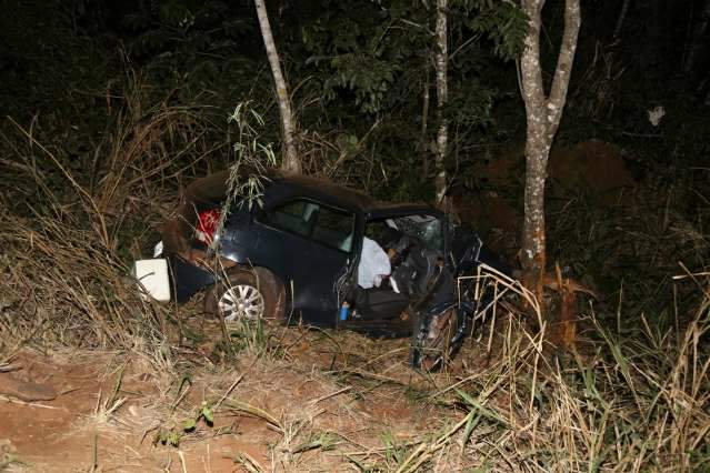 Homem morre ao perder controle de carro em curva da BR-262