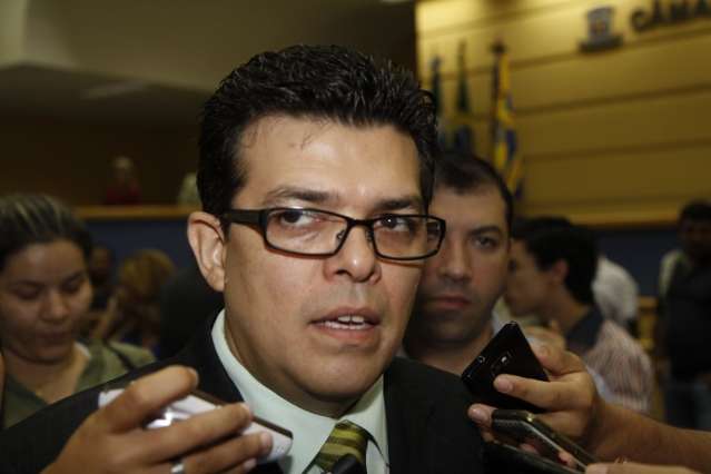 Olarte diz que Fl&aacute;vio C&eacute;sar  ainda n&atilde;o decidiu sobre ida para Semadur