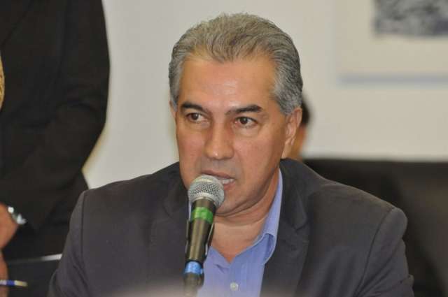 Governador participa de workshop e entrega kits escolares na Capital