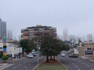 Avenida Fernando Corrêa da Costa na manhã desta quinta-feira. (Foto: Henrique Kawaminami)
