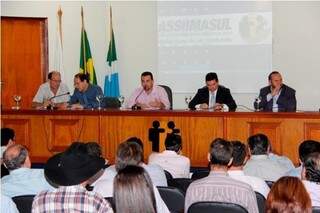 Prefeitos se reuniram na Assomasul para discutir sobre piso dos professores, Cosip e ITR (Foto: Edson Ribeiro/Assomasul)