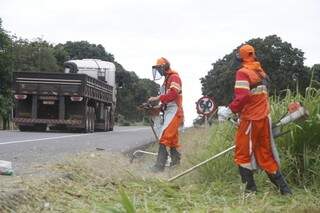 Operários ameaçam suspender o início das obras de manutenção na BR-163 (Foto: Marcelo Victor/Arquivo)