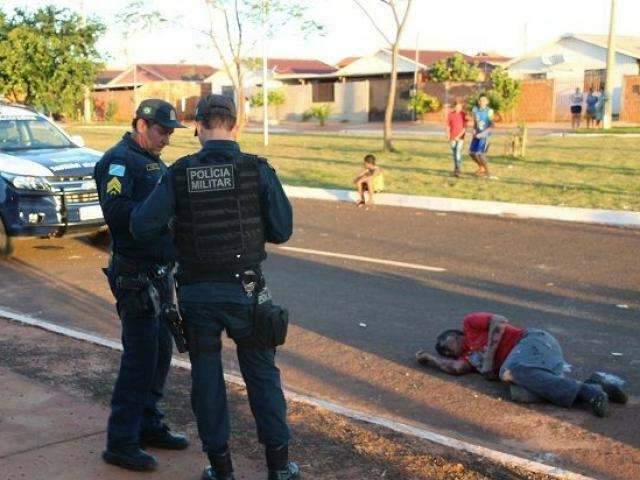 Pastor acolhe v&iacute;tima de viol&ecirc;ncia e agride marido com golpes de p&aacute;