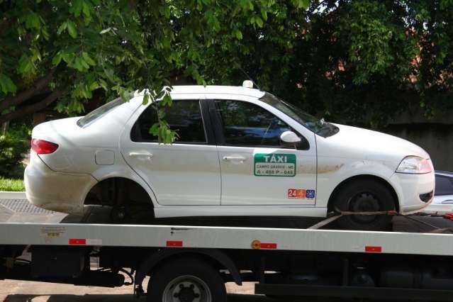 Depois de roubo e sequestro, taxista persegue assaltantes e salva colega