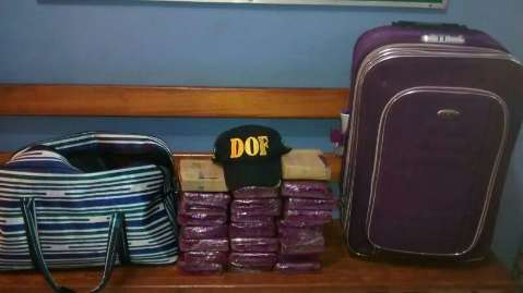 DOF apreende 18 quilos de maconha em ônibus de viagem em Amambaí