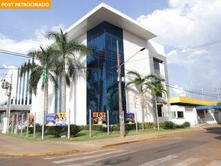 O colégio fica na Avenida Albert Sabin, 851, bairro Taveirópolis. (Foto: Kisie Ainoã)