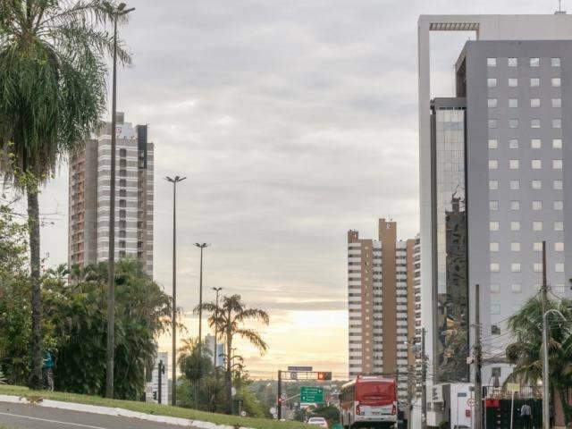 Inmet prev&ecirc; m&aacute;xima de 33&deg;C e chuva em todas as regi&otilde;es nesta ter&ccedil;a-feira