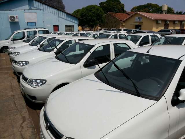 No dia do idoso, prefeito entrega 21 novos ve&iacute;culos para a SAS