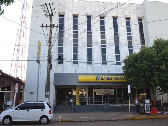 Bandidos arrombam banco e tentam levar dinheiro de caixa eletr&ocirc;nico