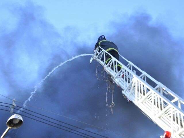 Confira as imagens do inc&ecirc;ndio que parou o Centro de Campo Grande