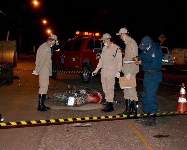 Motorista b&ecirc;bado mata motociclista, fere garupa em acidente e &eacute; preso