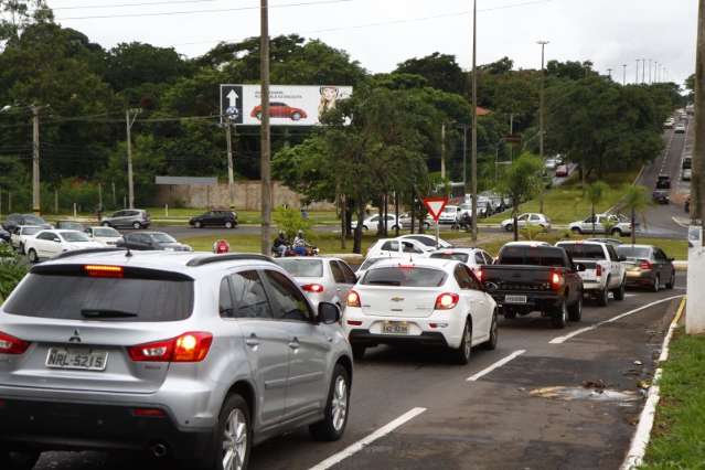 Bernal n&atilde;o cumpre promessa e motorista perde at&eacute; 10min em rotat&oacute;ria