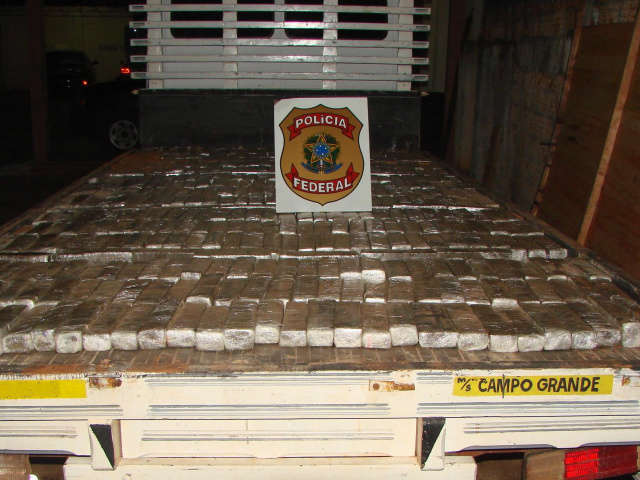  Carregamento de 500 kg de maconha &eacute; encontrado em caminh&atilde;o em  Navira&iacute;