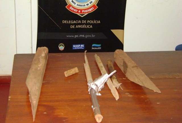 Pai &eacute; preso pela Pol&iacute;cia depois de tentar matar a filha a pauladas