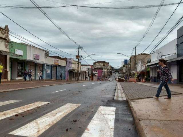 Trecho da 14 de Julho &eacute; liberado para passagem de pedestres e ve&iacute;culos