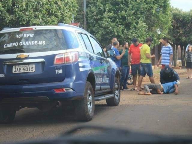 Amarrado por moradores, homem que furtou casa fica preso por tempo indeterminado