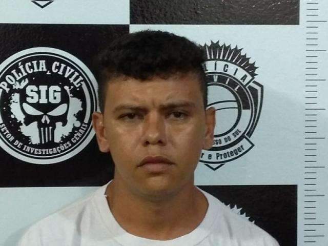 Den&uacute;ncia por carta leva pol&iacute;cia &agrave; &quot;boca de fumo&quot; de foragido da pris&atilde;o 
