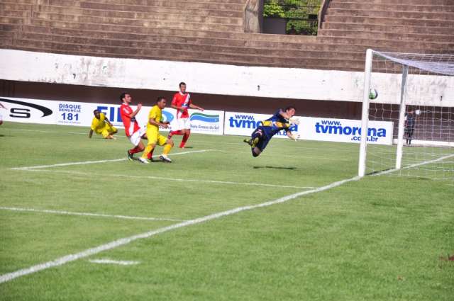Cene domina primeiro tempo de cl&aacute;ssico no Moren&atilde;o e faz 2 a zero